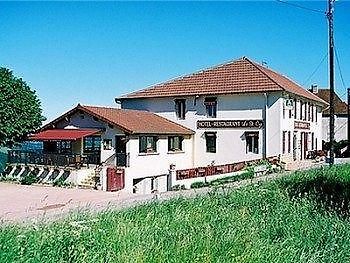Logis Le Saint Cyr Hotel Montmelard Exterior foto