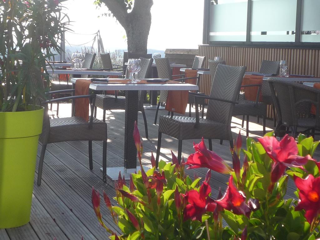 Logis Le Saint Cyr Hotel Montmelard Exterior foto