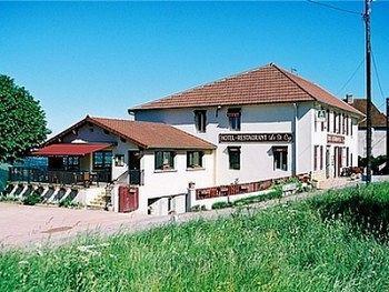 Logis Le Saint Cyr Hotel Montmelard Exterior foto