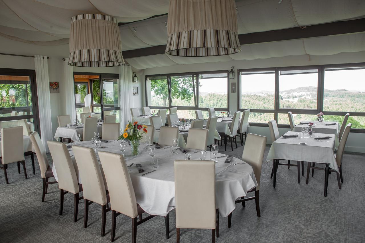 Logis Le Saint Cyr Hotel Montmelard Exterior foto