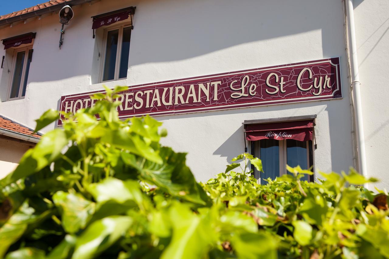 Logis Le Saint Cyr Hotel Montmelard Exterior foto