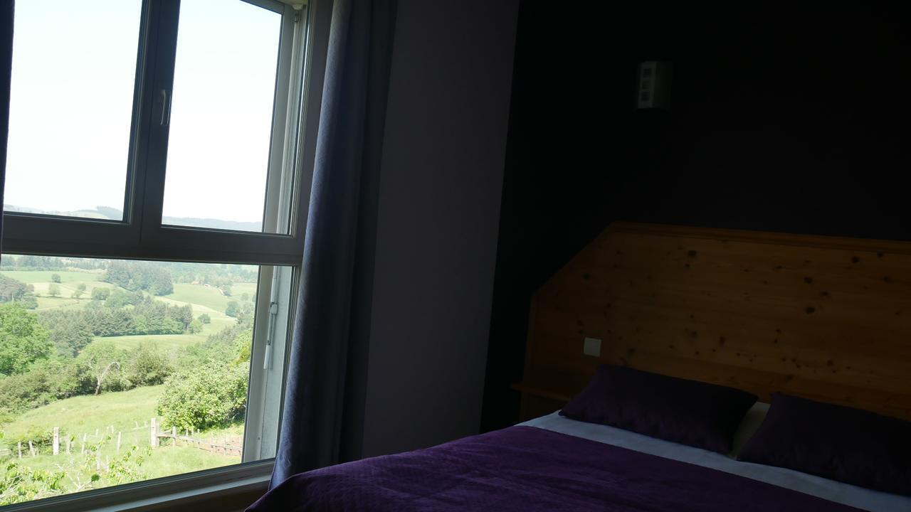 Logis Le Saint Cyr Hotel Montmelard Exterior foto